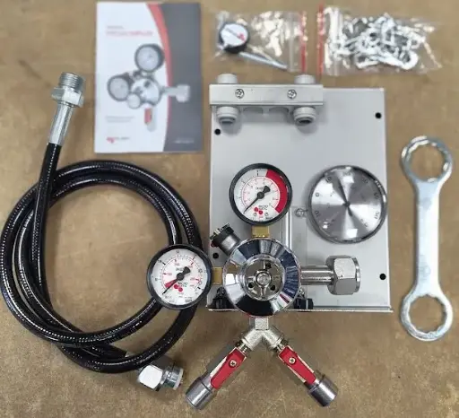 [MM 760-506] Kit mural de détendeur simple à 2 sorties, avec thermomètre